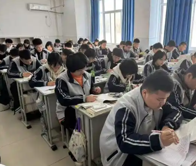 让每个孩子在实在互动中习得面向未来的中心教育实践样本 让每个孩子在实在互动中习得面向未来的中心教育实践样本